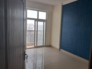 Room in 4 BHK Apartment at Amrapali Platinum, Sector 119 – for Sale