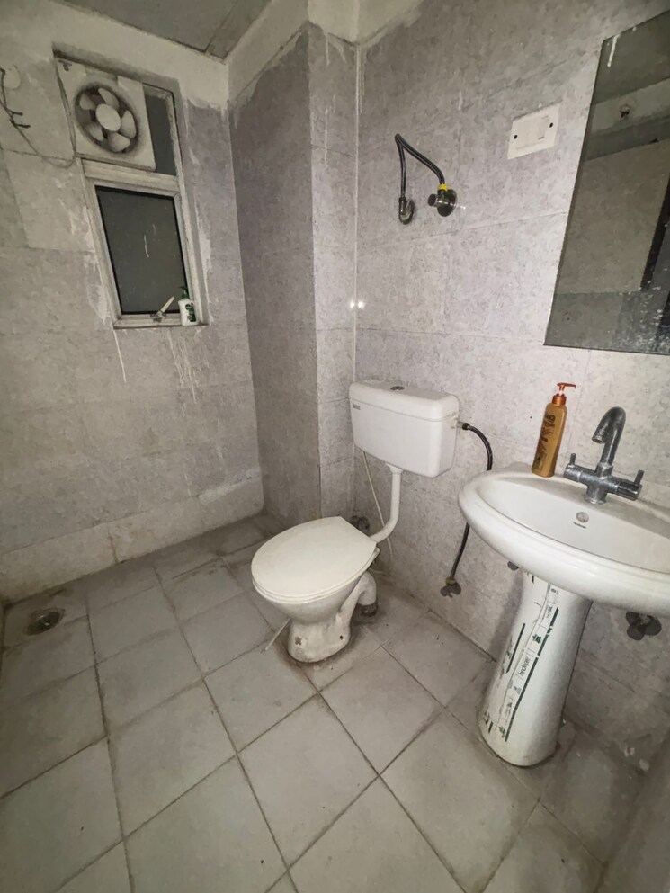 Bathroom, panchsheel-greens-ii 2.5 Bedroom 1350 Sq.Ft. Apartment In Sector 16 Greater Noida Greater Noida 9303343