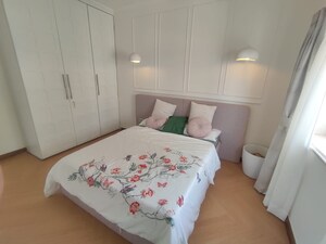 Bedroom in 3 BHK Apartment at Cozy Home, Bandra West – for Rent