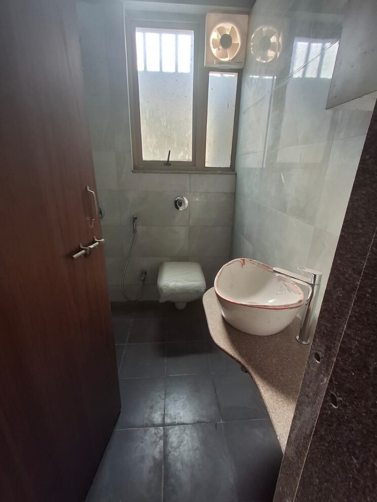Bathroom, pate-seya 2.5 Bedroom 1400 Sq.Ft. Apartment In Sinhagad Road Pune 9303390