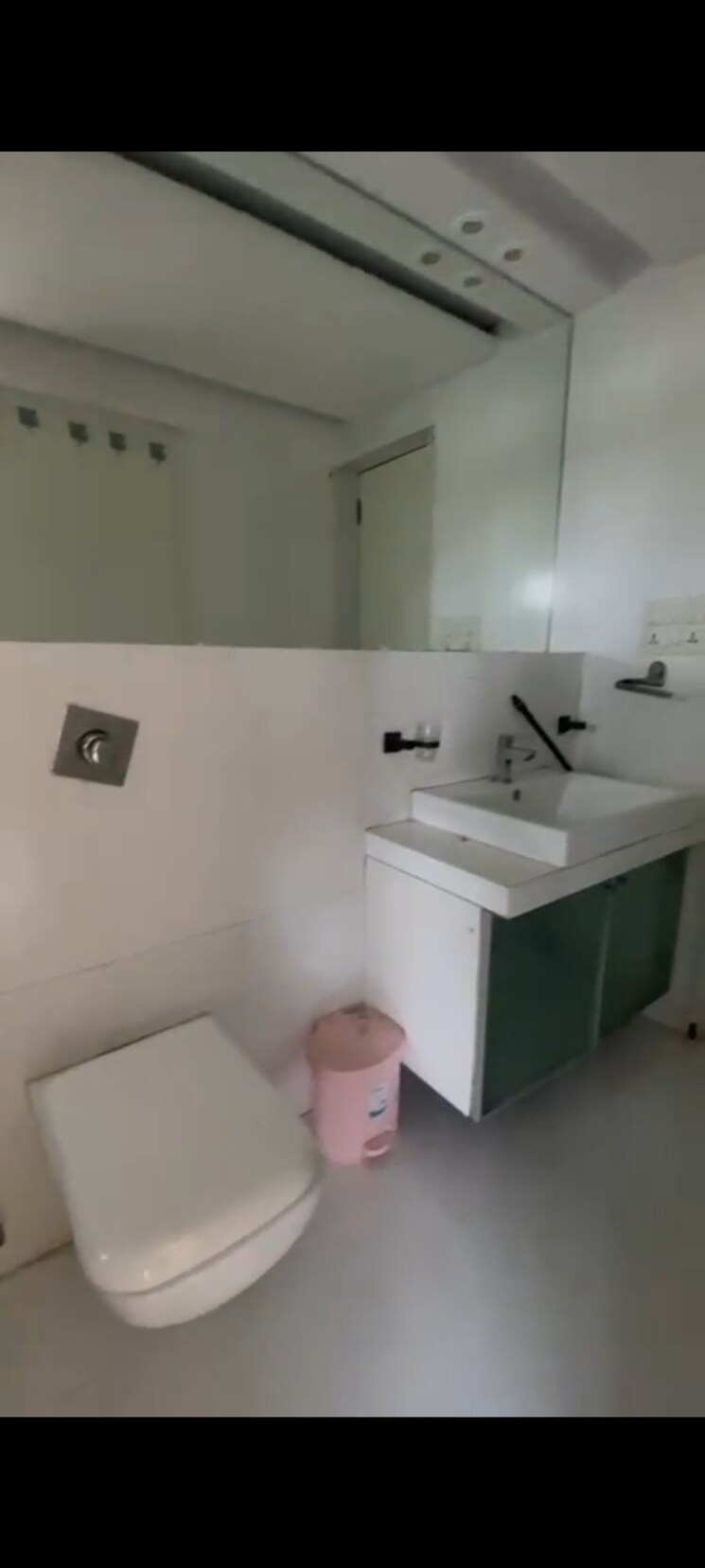 Attached Bathroom, lokhandwala-green-acres 3 Bedroom 1875 Sq.Ft. Apartment In Andheri West Mumbai 9303408