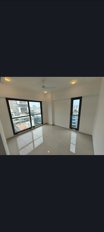 Room in 3 BHK Apartment at Rustomjee Parishram, Pali Hill – for Rent