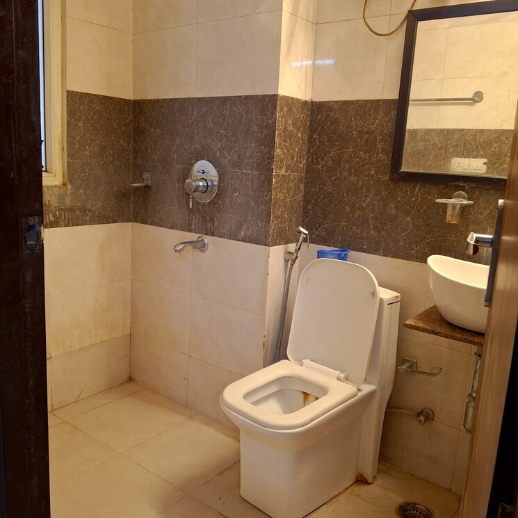 Bathroom, sector 39 1 RK 600 Sq.Ft. Builder Floor In Sector 39 Gurgaon 9303448