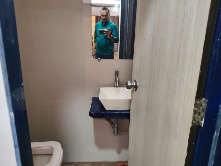 Bathroom, vora-leela-sterling 2 Bedroom 1300 Sq.Ft. Apartment In Goregaon East Mumbai 9303462