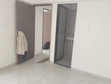 Room in 2 BHK Apartment at Mulund West – for Rent