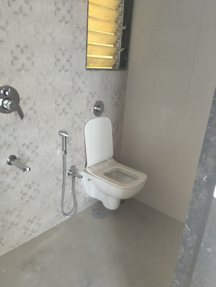 Attached Bathroom, mulund west 2 Bedroom 590 Sq.Ft. Apartment In Mulund West Mumbai 9303527