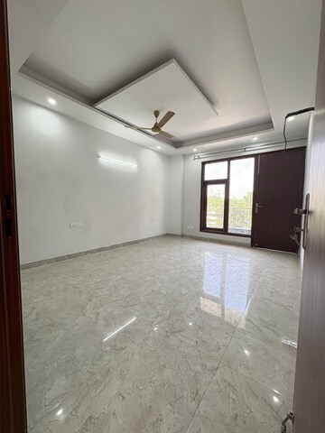 Room in 3 BHK Builder Floor at Malibu Town – for Rent