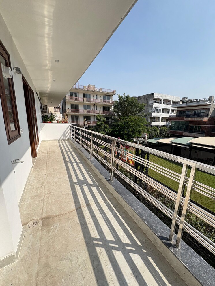 Balcony, malibu town 3 Bedroom 1975 Sq.Ft. Builder Floor In Malibu Town Gurgaon 9303587