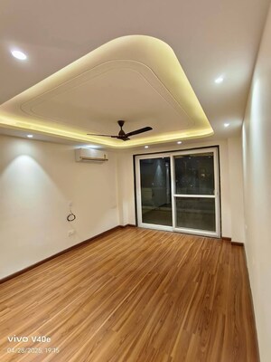 Room in 2.5 BHK Builder Floor at Sector 23a – for Rent