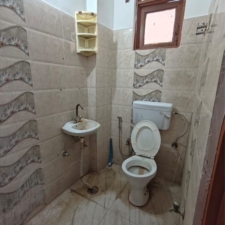 Bathroom, neb sarai 1 Bedroom 1200 Sq.Ft. Builder Floor In Neb Sarai Delhi 9303633