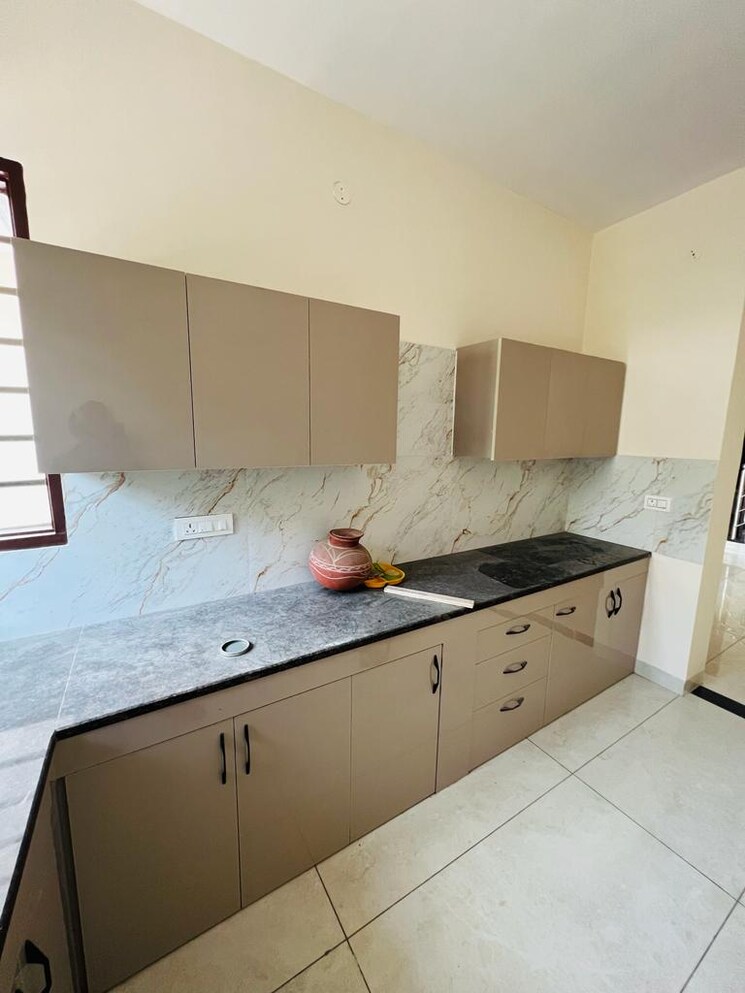 Kitchen, patiala road 3 Bedroom 200 Sq.Yd. Independent House In Patiala Road Zirakpur 9303694