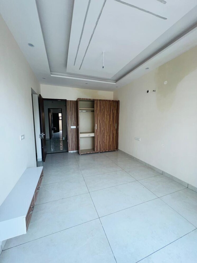 Room, patiala road 3 Bedroom 200 Sq.Yd. Independent House In Patiala Road Zirakpur 9303694