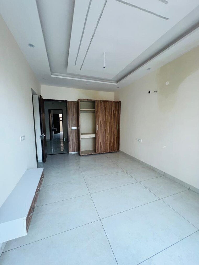 Room, patiala road 3 Bedroom 200 Sq.Yd. Independent House In Patiala Road Zirakpur 9303694