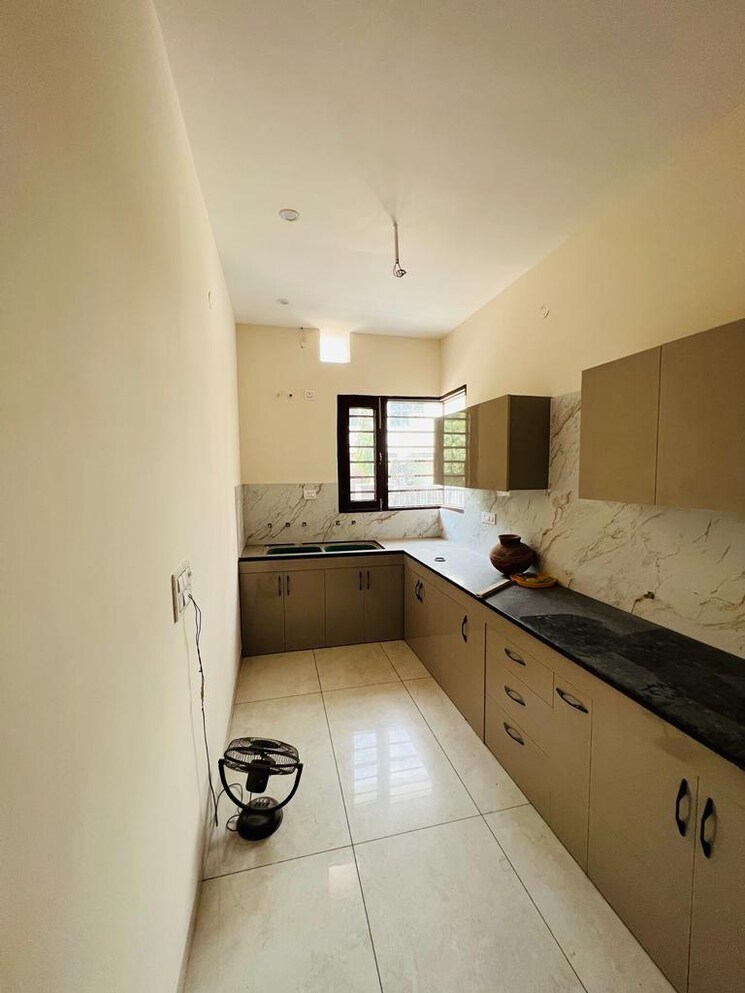 Kitchen, patiala road 3 Bedroom 200 Sq.Yd. Independent House In Patiala Road Zirakpur 9303694
