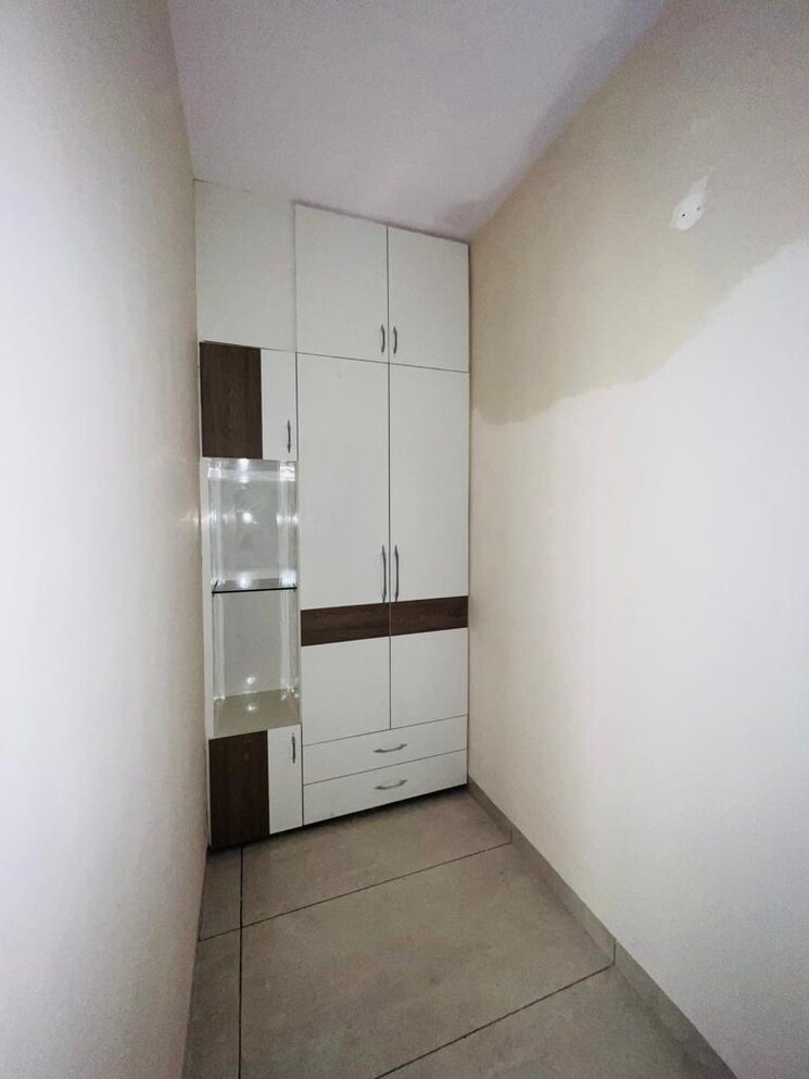 Room, patiala road 3 Bedroom 200 Sq.Yd. Independent House In Patiala Road Zirakpur 9303694