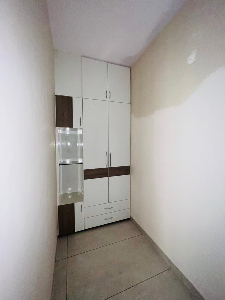 Room, patiala road 3 Bedroom 200 Sq.Yd. Independent House In Patiala Road Zirakpur 9303694