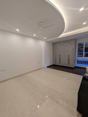 Room in 1 BHK Builder Floor at Unitech Infospace, Sector 21 – for Rent