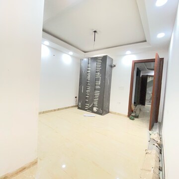 Room in 3 BHK Builder Floor at Chattarpur – for Rent