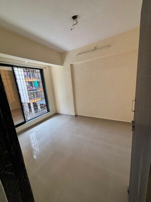 2 BHK Apartment For Rent in Ruparel Ariana, Parel