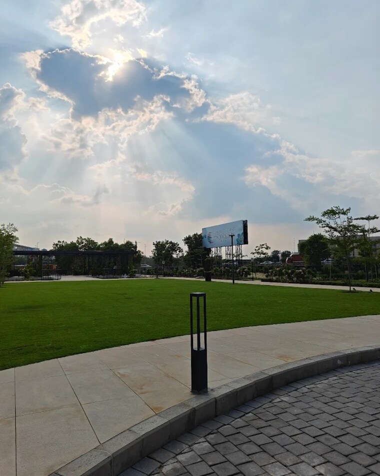 Garden, signature-global-city-of-colours Commercial Industrial Plot 500 Sq.Mt. In Nh 8 Gurgaon 9303739