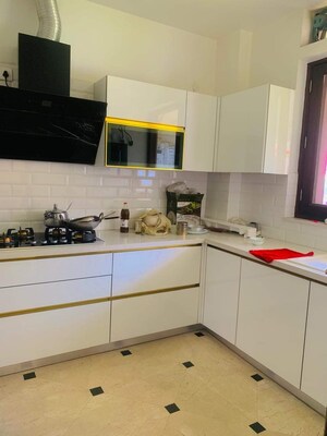 Kitchen in 3 BHK Builder Floor at Unitech South City 1, South City 1 – for Rent