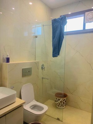 Attached Bathroom in 3 BHK Builder Floor at Unitech South City 1, South City 1 – for Rent