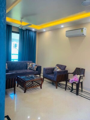 Living Room in 3 BHK Builder Floor at Unitech South City 1, South City 1 – for Rent