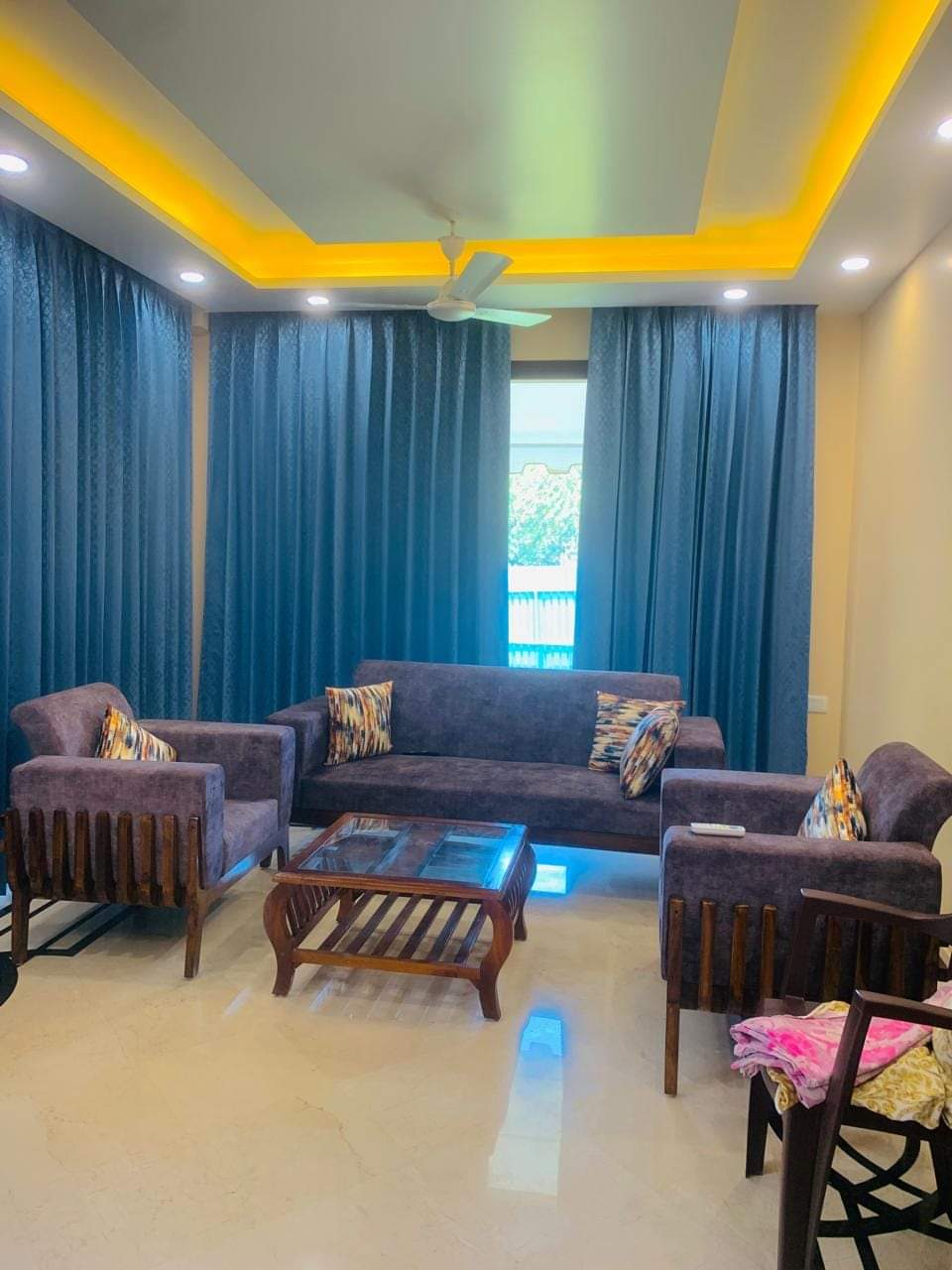 3 BHK + Servant Room 1830 Sq.Ft. Builder Floor in Unitech South City 1