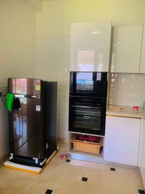 Kitchen in 3 BHK Builder Floor at Unitech South City 1, South City 1 – for Rent