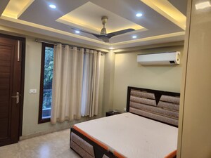 Bedroom in 3 BHK Builder Floor at Dlf Phase ii – for Rent