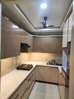 Kitchen in 3 BHK Builder Floor at Dlf Phase ii – for Rent