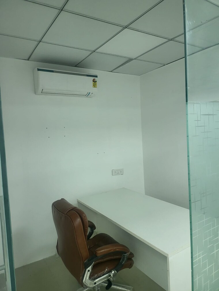 undefined, sector 62 Commercial Office Space 800 Sq.Ft. In Sector 62 Noida 9303830