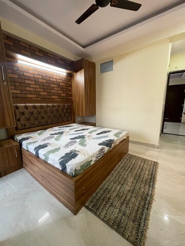 Bedroom in 1 BHK Builder Floor at Dlf City Phase 3 – for Rent