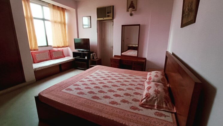 Bedroom, dlf-silver-oaks 4 Bedroom 2200 Sq.Ft. Apartment In Sector 26 Gurgaon 9303855