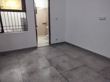 Room in 3 BHK Apartment at Vasant Kunj – for Rent