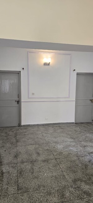 Room in 3 BHK Apartment at Vasant Kunj – for Rent