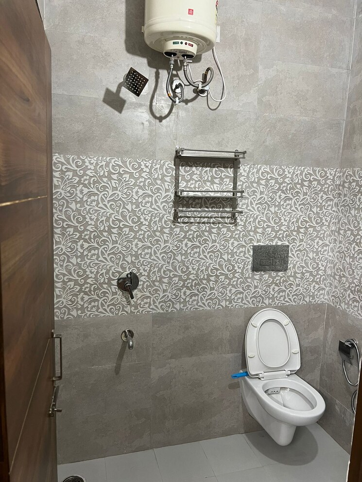 Bathroom, gomti-homes 2 Bedroom 1400 Sq.Ft. Apartment In Nabha Zirakpur 9304064