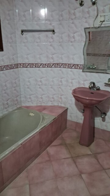Bathroom in 1 RK Independent House at Sector 15 – for Rent