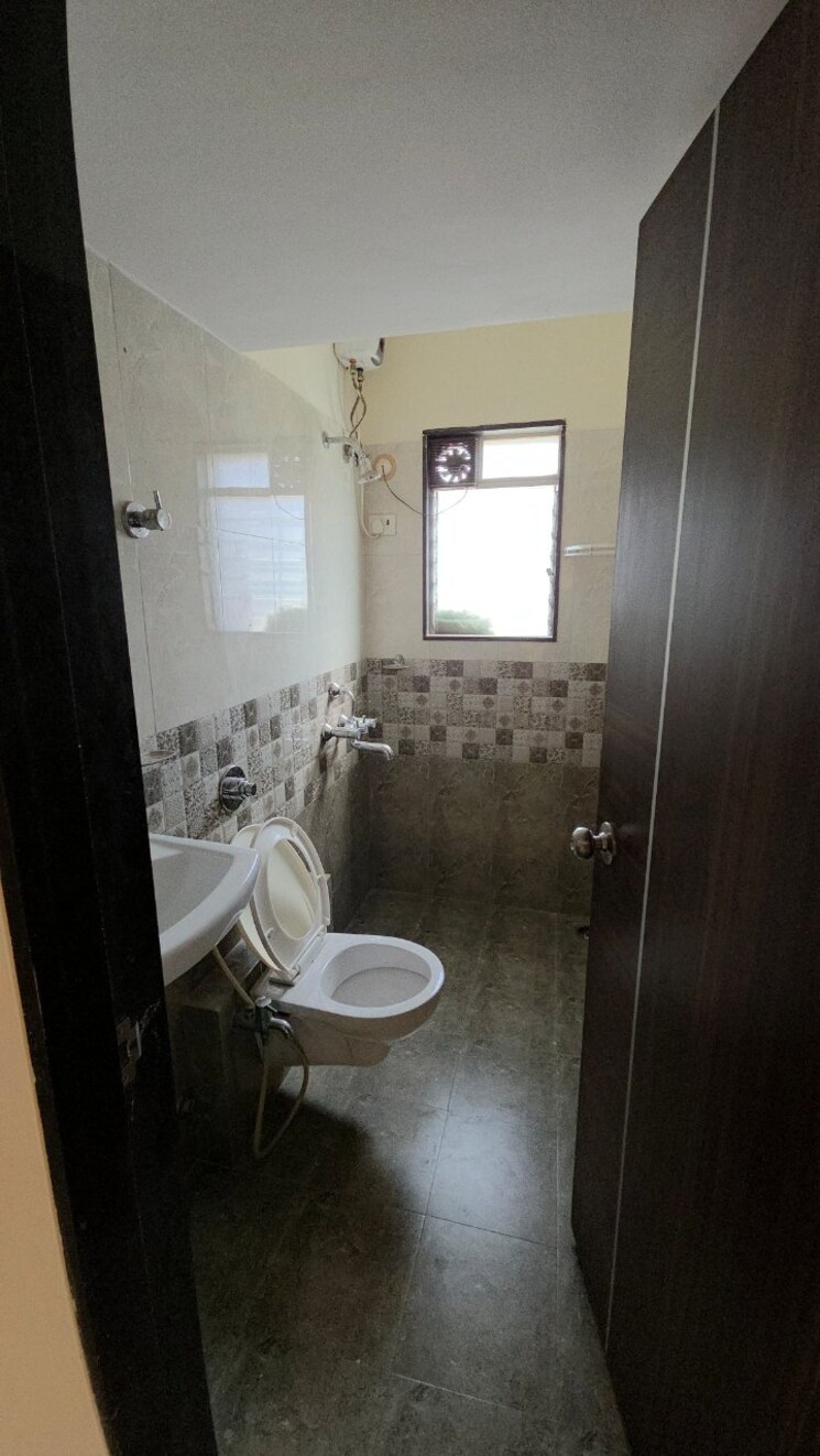 Bathroom, malad west 2 Bedroom 655 Sq.Ft. Apartment In Malad West Mumbai 9304109