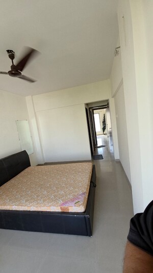 Bedroom in 2 BHK Apartment at Malad West – for Rent
