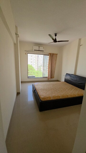 Bedroom in 2 BHK Apartment at Malad West – for Rent