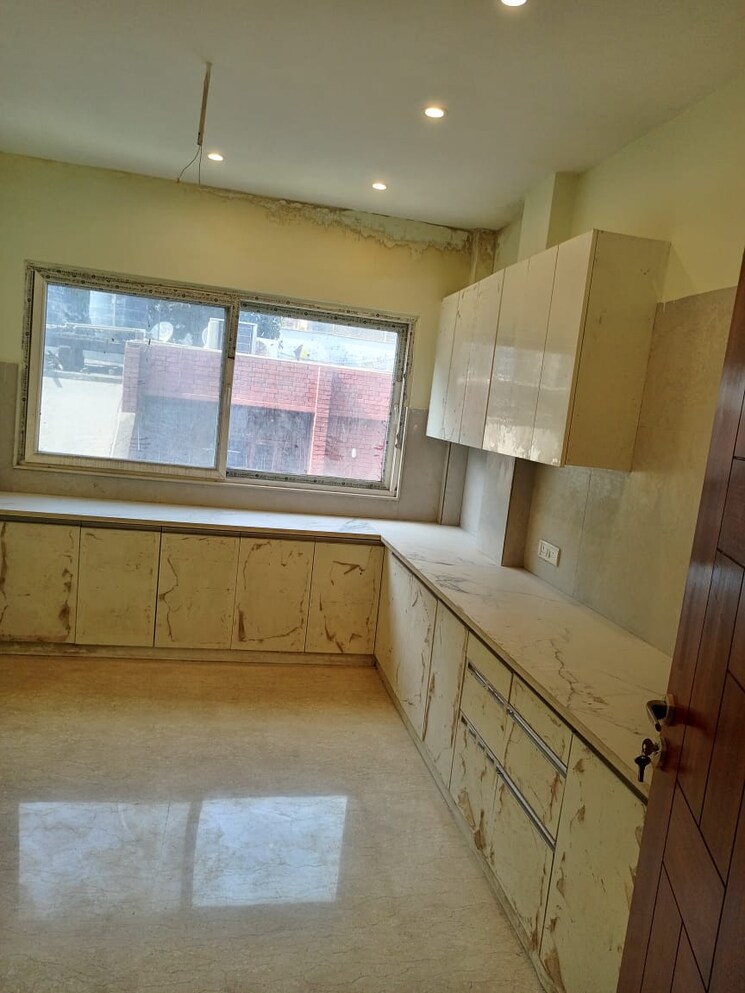 Kitchen, new friends colony 2 Bedroom 500 Sq.Yd. Builder Floor In New Friends Colony Delhi 9304285