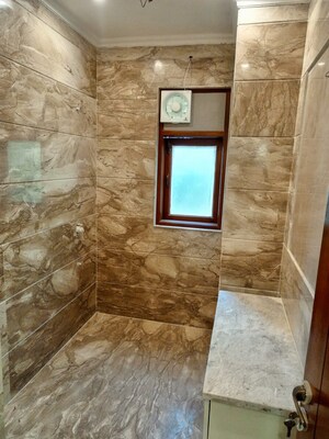 Room in 2 BHK Builder Floor at New Friends Colony – for Rent