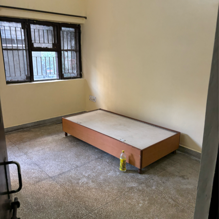 Room, arawali-apartments 1 Bedroom 600 Sq.Ft. Apartment In Sector 52 Noida 9304304