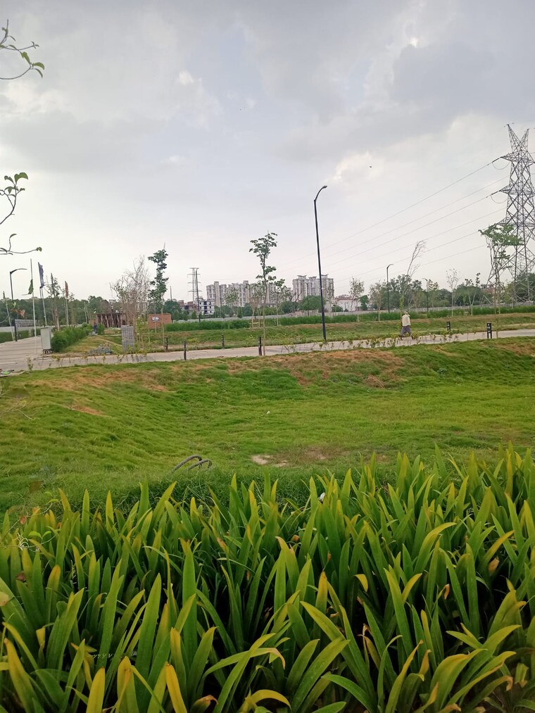 undefined, bptp-district  160 Sq.Yd. Plot In Sector 81 Faridabad 9304305