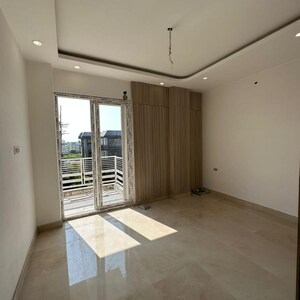 Room in 3 BHK Builder Floor at Aman Luxury Apartments, Sahastradhara Road – for Rent