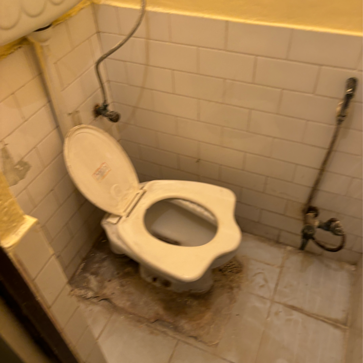 Bathroom, dhawal-giri-apartment 2 Bedroom 865 Sq.Ft. Apartment In Sector 34 Noida 9304385