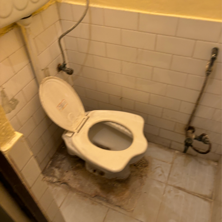 Bathroom, dhawal-giri-apartment 2 Bedroom 865 Sq.Ft. Apartment In Sector 34 Noida 9304385