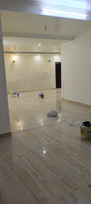 Room in 4 BHK Builder Floor at Sector 23 – for Rent