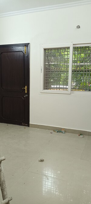 Room in 4 BHK Builder Floor at Sector 23 – for Rent